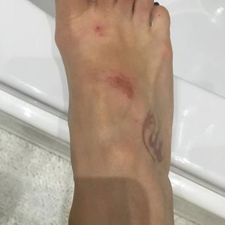 Faye Tozer feet photo 3