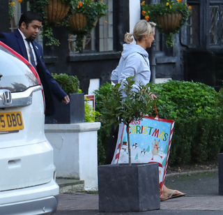 Faye Tozer feet photo 11