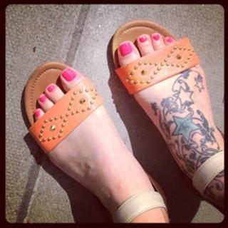 Fearne Cotton feet photo thumbnail
