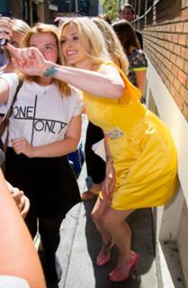 Fearne Cotton feet photo thumbnail