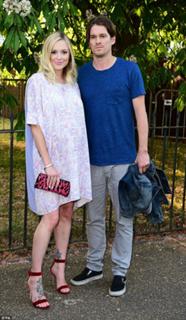 Fearne Cotton feet photo thumbnail