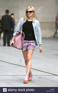 Fearne Cotton feet photo thumbnail