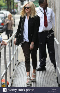 Fearne Cotton feet photo thumbnail