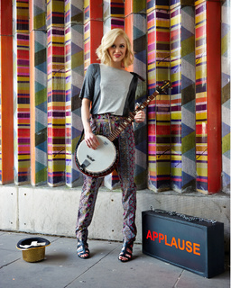 Fearne Cotton feet photo thumbnail