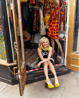 Fearne Cotton feet photo thumbnail