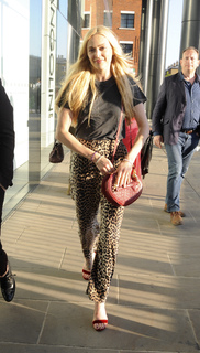 Fearne Cotton feet photo thumbnail
