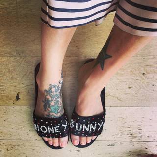 Fearne Cotton feet photo thumbnail