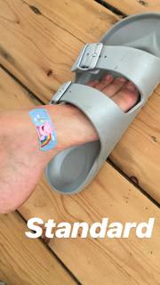 Fearne Cotton feet photo thumbnail