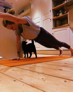 Fearne Cotton feet photo thumbnail