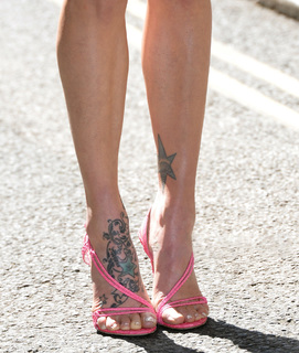 Fearne Cotton feet photo thumbnail