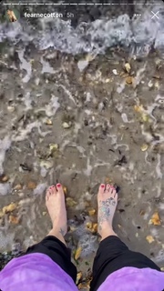 Fearne Cotton feet photo thumbnail