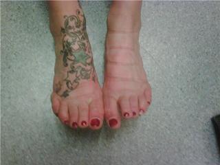 Fearne Cotton feet photo thumbnail