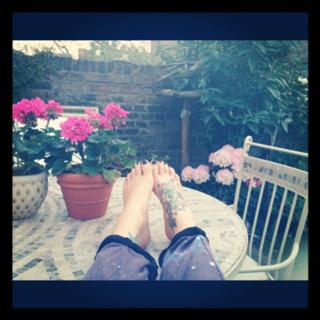 Fearne Cotton feet photo thumbnail