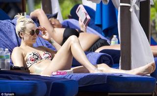 Fearne Cotton feet photo thumbnail