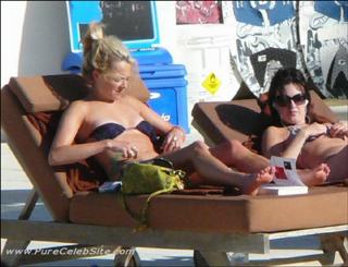 Fearne Cotton feet photo thumbnail