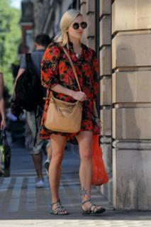 Fearne Cotton feet photo thumbnail