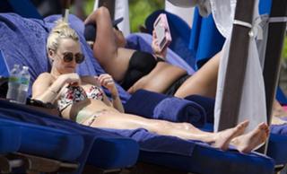 Fearne Cotton feet photo thumbnail