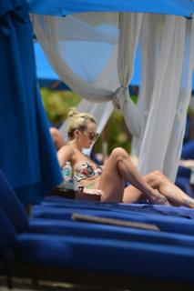 Fearne Cotton feet photo thumbnail
