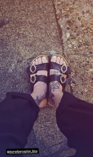 Fearne Cotton feet photo thumbnail