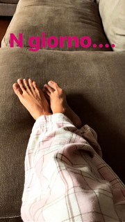 Federica Fontana feet photo thumbnail