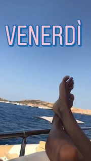 Federica Fontana feet photo thumbnail