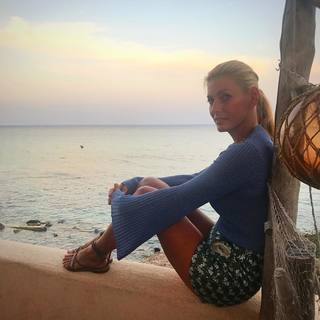 Federica Fontana feet photo thumbnail