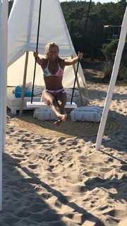 Federica Fontana feet photo thumbnail