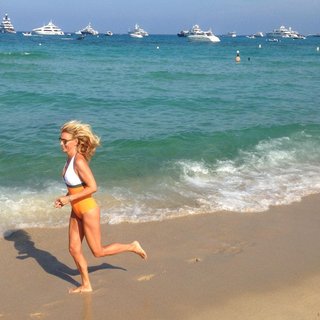 Federica Fontana feet photo thumbnail