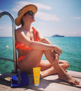 Federica Fontana feet photo thumbnail