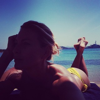 Federica Fontana feet photo thumbnail