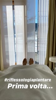 Federica Fontana feet photo thumbnail