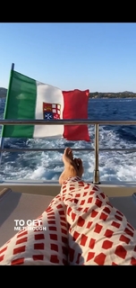 Federica Fontana feet photo thumbnail