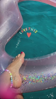 Federica Masolin feet photo thumbnail