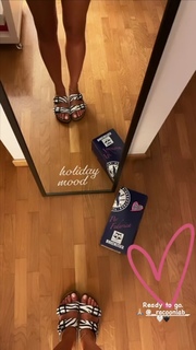 Federica Masolin feet photo thumbnail