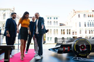 Federica Masolin feet photo thumbnail