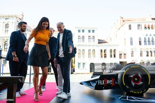 Federica Masolin feet photo thumbnail