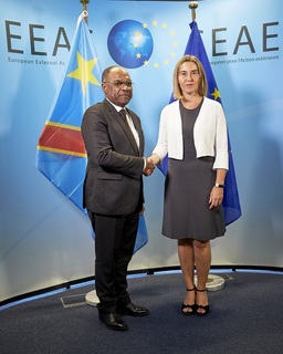 Federica Mogherini feet photo 9