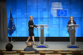 Federica Mogherini feet photo 11