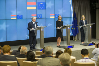 Federica Mogherini feet photo 17