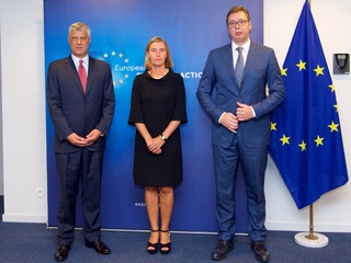 Federica Mogherini feet photo 9