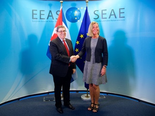Federica Mogherini feet photo 3