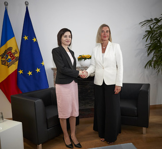 Federica Mogherini feet photo 6