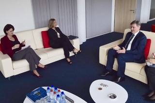 Federica Mogherini feet photo 4