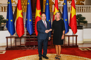 Federica Mogherini feet photo 14