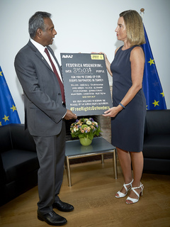 Federica Mogherini feet photo 14