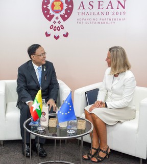 Federica Mogherini feet photo 9