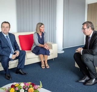 Federica Mogherini feet photo 4