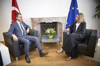 Federica Mogherini feet photo 10