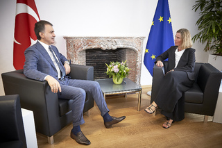 Federica Mogherini feet photo 3