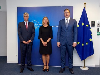 Federica Mogherini feet photo 2